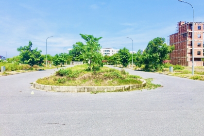 CẦN BÁN LÔ ĐẤT KHU FPT ĐƯỜNG 26M - GIÁ 3,x TỶ
