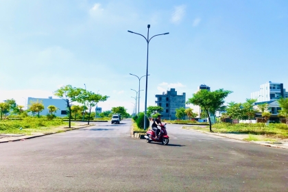 LÔ FPT 108M2 ĐỐI DIỆN TRƯỜNG HỌC CẦN BÁN
