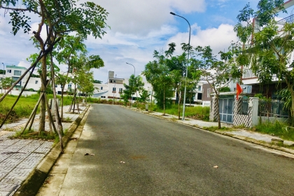 Lô Fpt hướng đông khu V5 cần bán