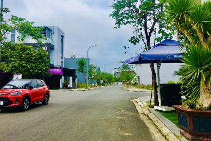 Một lô Duy nhất khu V5 giá chỉ 2tỷ6x tại Fpt city